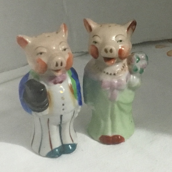 Vintage anthropomorphic bride and groom salt and pepper shakers with cork stops - Picture 1 of 6
